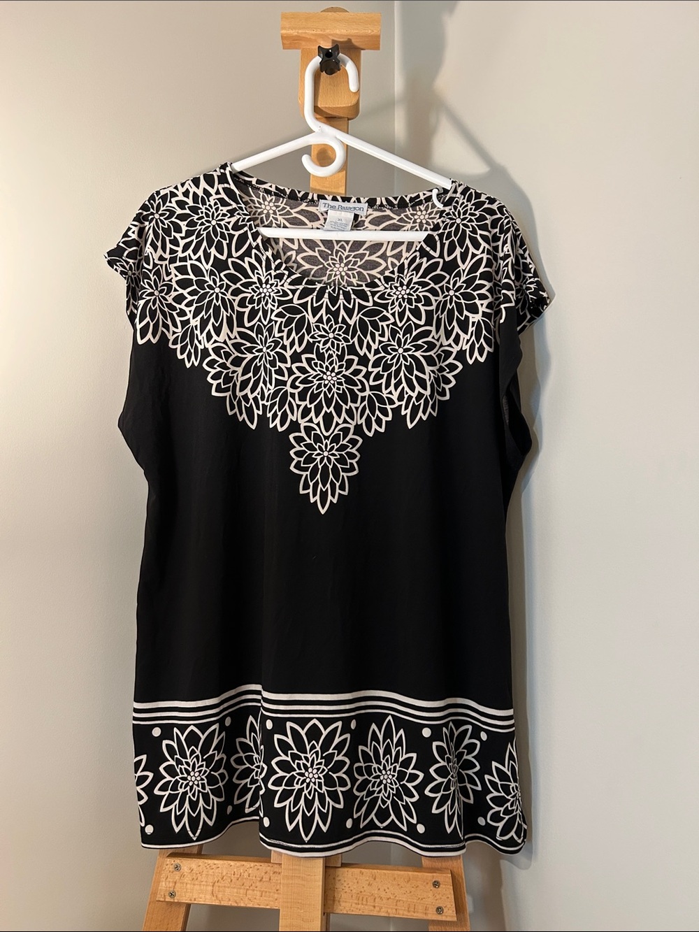 The Paragon | Black and White Floral Print Tunic Top | XL
